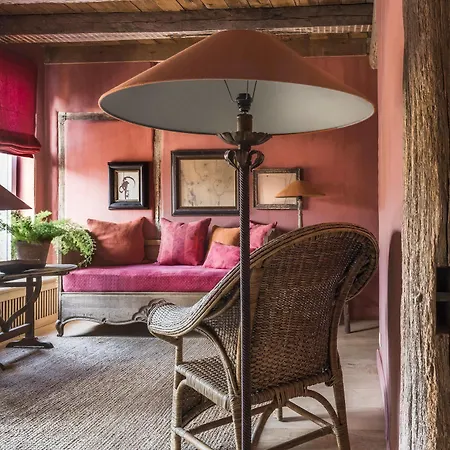 Hign-end Getaway In Heart Of Medieval - Katelijne Apartment