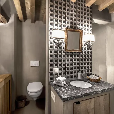 Hign-end Getaway In Heart Of Medieval - Katelijne Bruges