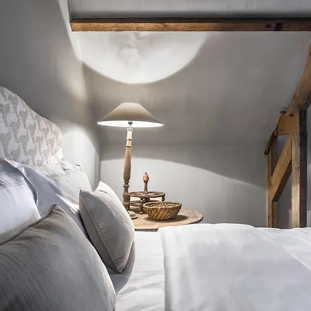 Hign-end Getaway In Heart Of Medieval - Katelijne Apartment